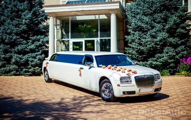 Аренда Лимузин Chrysler 300C на свадьбу Днепр